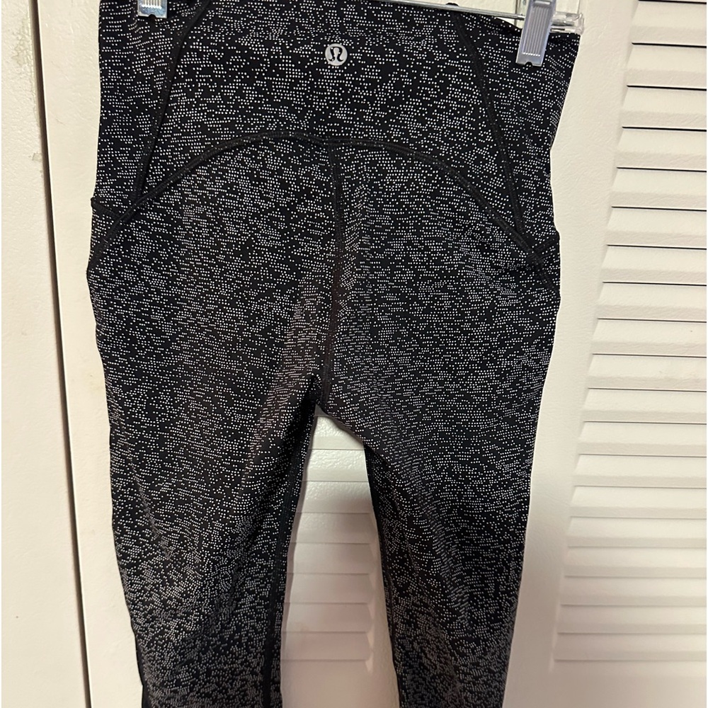 EUC - Lululemon Train Times 17” Crop - Size 4